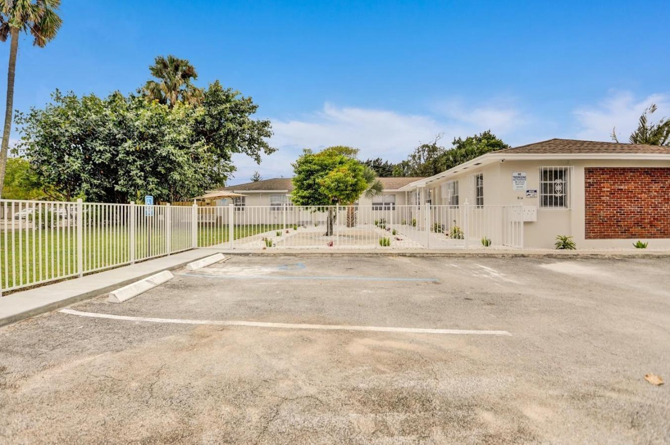 2 Bedroom Holiday Retreat West Palm Beach Art エクステリア 写真